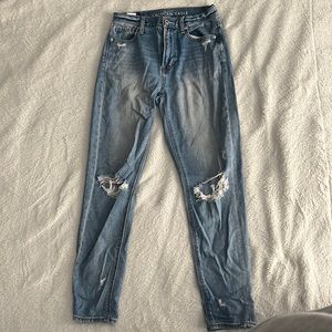 AE Classic Mom Jean
